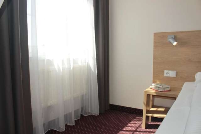 Отель Hotel Huszcza Мронгово-36